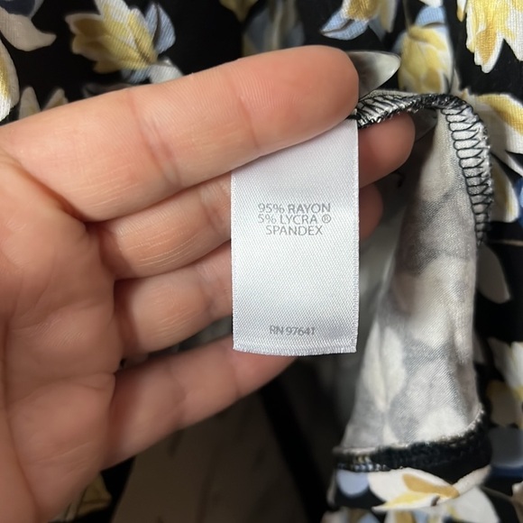 J.Jill Weaver collection size small petite black floral blouse 3/4 arms spandex - Picture 6 of 7